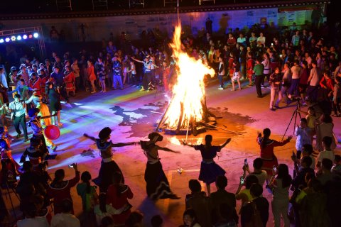 中國(guó)土家族民俗表演首次亮相意大利藝術(shù)節(jié)