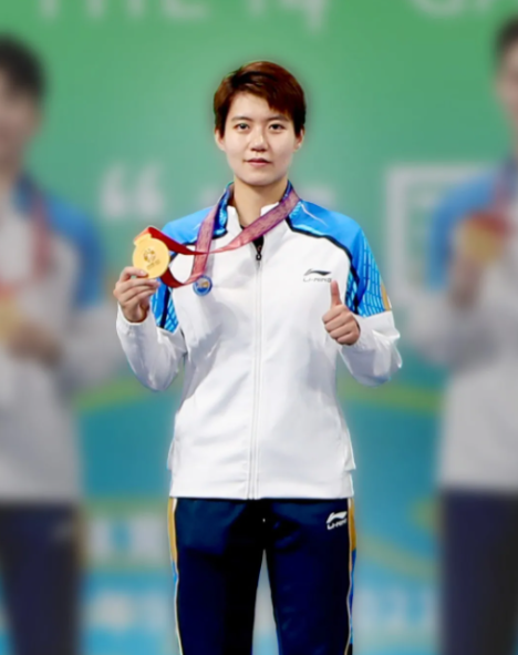 举重男子冠军_举重冠军男子2021_举重男子冠军李发彬简介