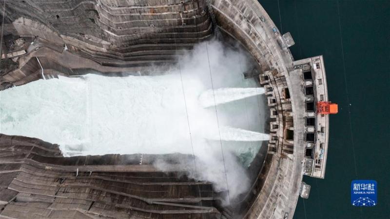 （图文互动）（14）&ldquo;中国经济发展前景一定会更加光明&rdquo;&mdash;&mdash;习近平总书记引领统筹推进高质量发展和高水平安全述评