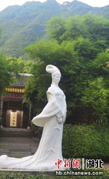 王昭君汉白玉雕塑 章敦华 摄
