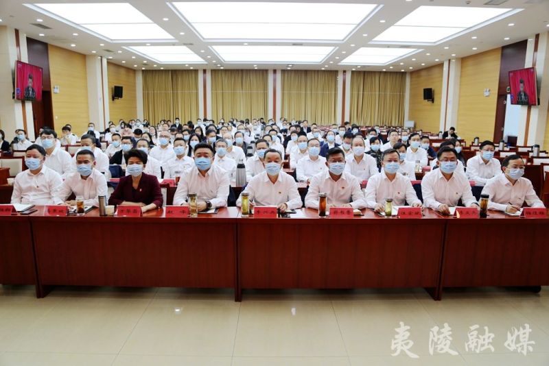 夷陵区组织党员群众集中收看党的二十大开幕盛况