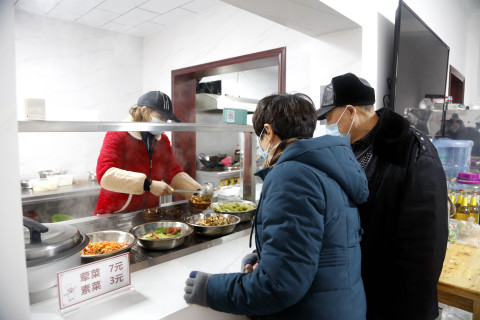 首家社区幸福食堂开张 老年群体乐享“幸福味道”