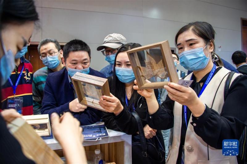 （在習近平新時代中國特色社會主義思想指引下——新時代新作為新篇章·習近平總書記關切事·圖文互動）（5）楚天春風勁——湖北重返經濟發(fā)展“主賽道”觀察