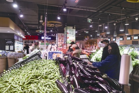 市民在城區一超市蔬菜區采購