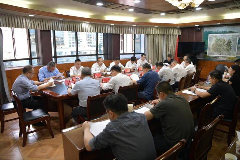 西陵区政府召开九届38次常务会议.doc
