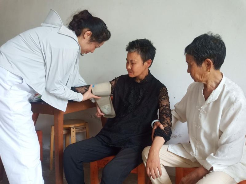 顾家店镇人和垸村联合家庭医生开展第二季度入户随访工作 - 三峡枝江网