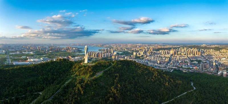 江夏纸坊城区山水相依。