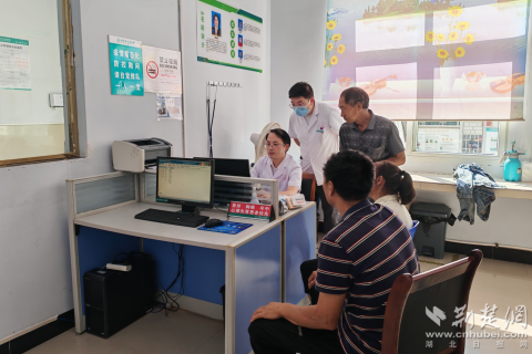 荆楚网：五峰送出国庆“健康礼包” 千名返乡群众受益