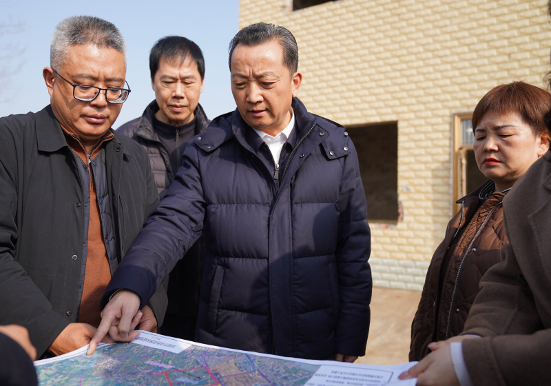 李兴兵到华强化工转型升级一体化项目现场办公