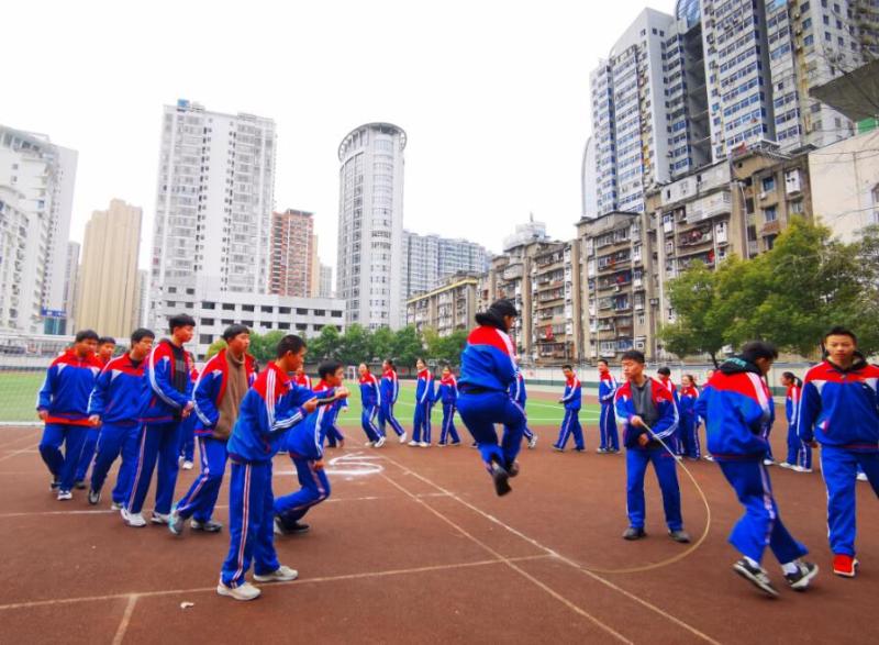 宜昌市三中举行跳绳比赛