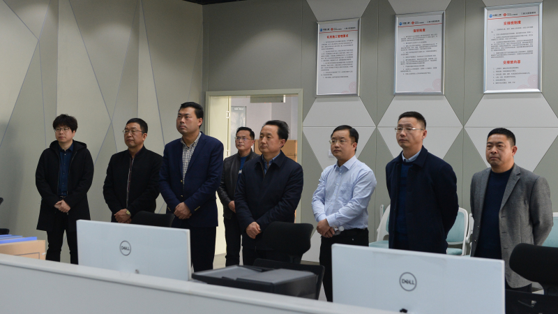区委主要领导带队考察三峡高科大数据基地
