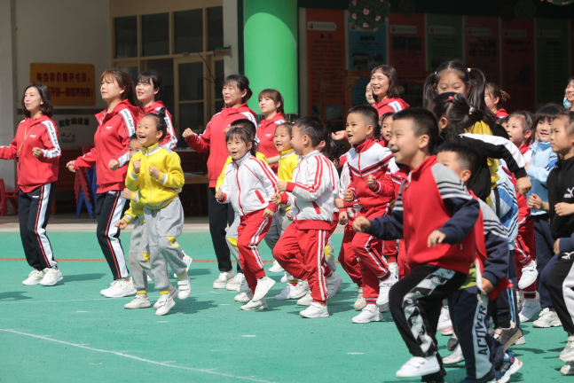 市桃花岭幼儿园举办春季运动会