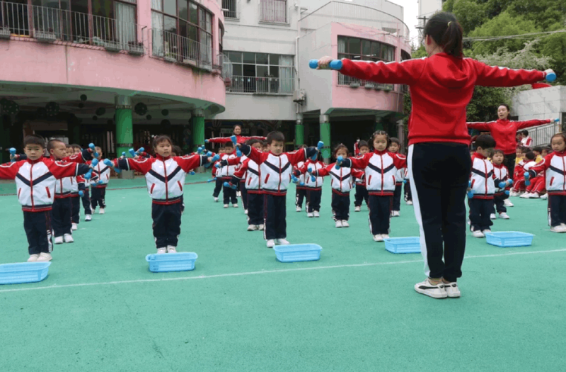 市桃花岭幼儿园举办春季运动会