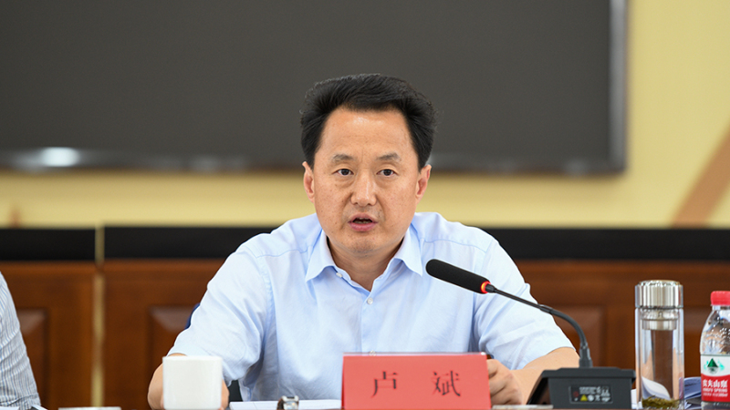 窑湾片区开发第四次推进会卢斌一行先后深入三峡果蔬二期工地,巴山