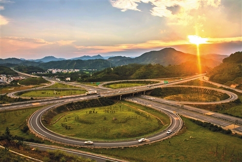 随着寻全高速开通途经安远县,江西实现县县通高速.