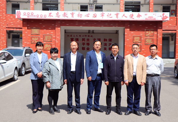 宜都二中资智汇宜都杰出校友回访母校