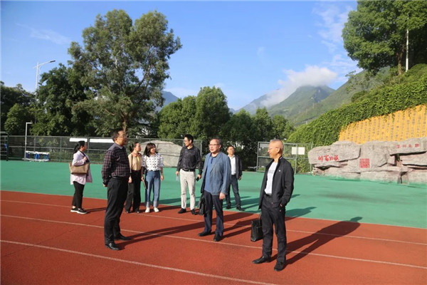 教学视导促提升专家引领助成长宜昌市教科院领导莅临兴山一中视导教学