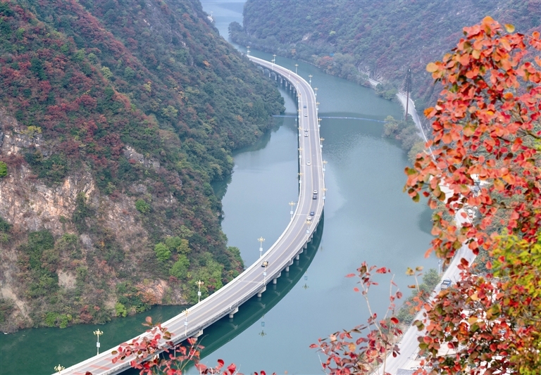 兴山县水上公路路景相融