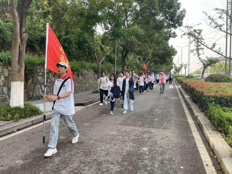 感受自然之美,青春勵志遠行 ——東湖高中開展遠足實踐活動 - 三峽宜