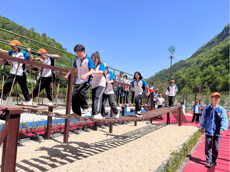 研学旅行提素养国防教育燃青春兴山一中高三年级研学旅行