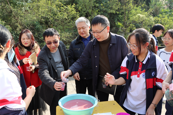 长阳二中:观往知来,行有所向