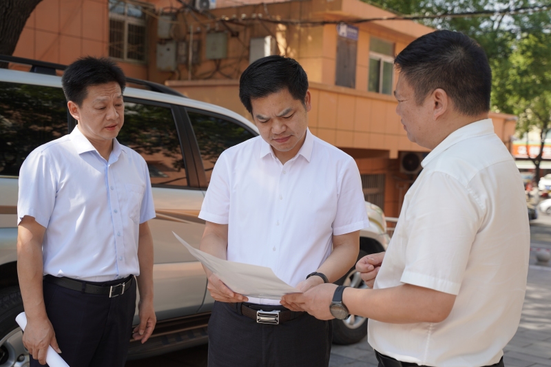 刘传钢调研开学准备及企业安全生产工作