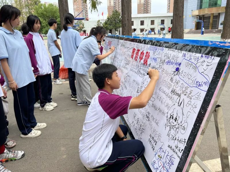 当阳二高举办第二届皎皎中秋月浓浓师生情中秋游园会活动