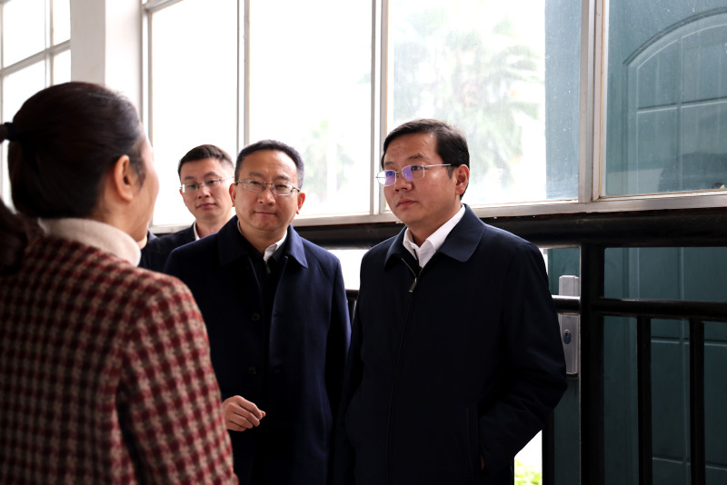 李传华对学校概况及办学特色的介绍和校团委书记陈蓉对学校共青团有关