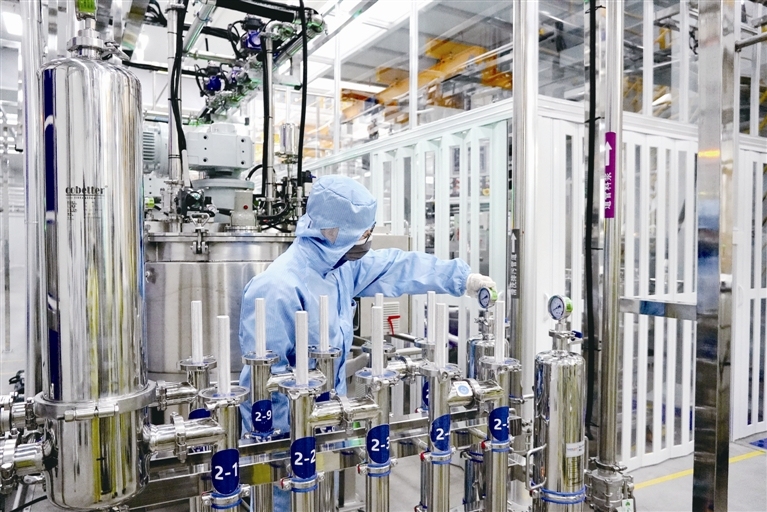 三峡日报全媒记者 黄翔 通讯员 金晓燕 摄据介绍,该工厂共有3条生产