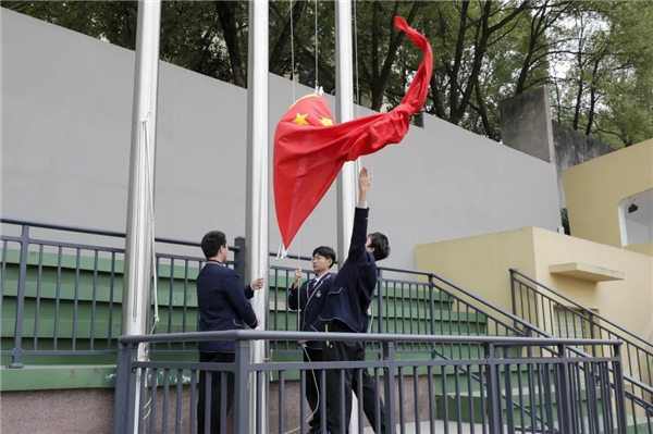 三峡高中风华正茂龙腾飞砥砺前行谱新篇