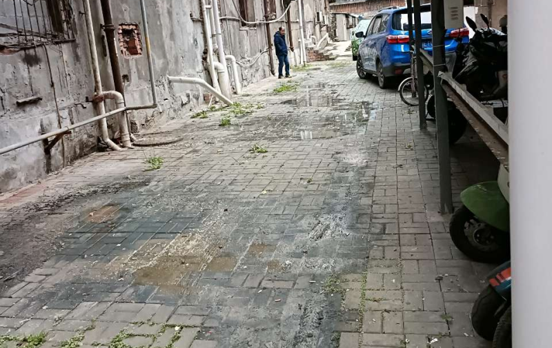 果园路社区报事吹哨共运用治理网格老顽疾