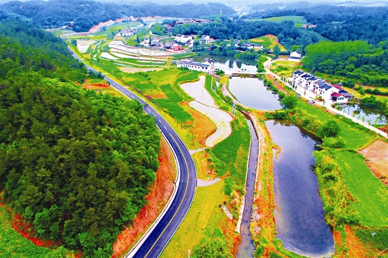 一路绿"登"——当阳市玉双路带动沿线乡村振兴纪事