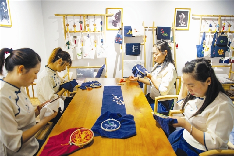 三闾刺绣:一针一线绣出美好生活