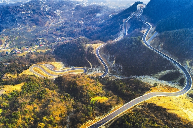 12月22日拍摄的秭归县山区公路(无人机照片).