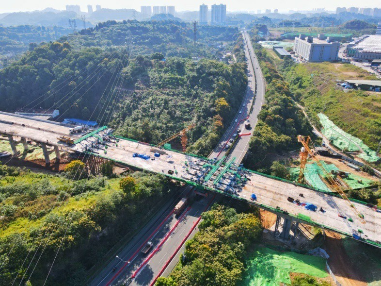 港窑路快速路跨三峡大道高架桥合拢,计划年内建成通车